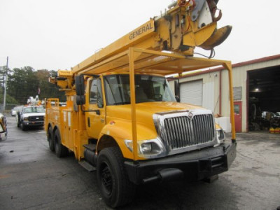 IHC 7400 General 65' Digger Derrick