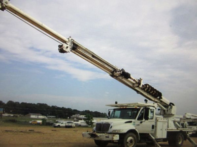 Altec 4300 IHC DM47 Digger Derrick