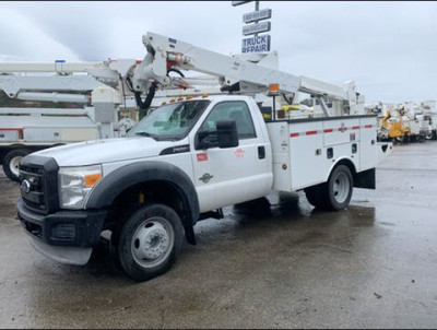 Altec AT37G Ford F-550 42' Bucket Truck