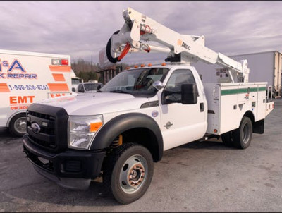 Altec AT37G Ford F-550 4x4 Bucket Truck