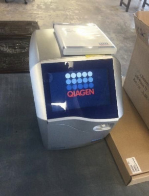QIAxpert UV/Vis slide microfluidic spectrophotometer
