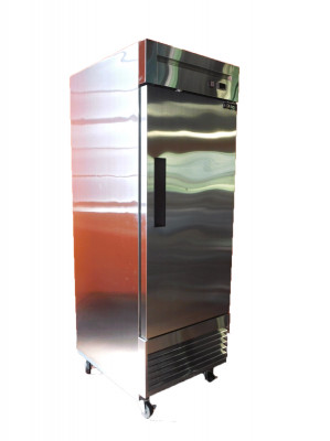 Dukers Reach In Upright Freezer