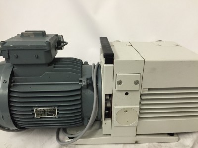 Leybold 825B VACUUM PUMP W/AEG MOTOR AEG AMEB 100LT4H2