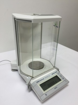Mettler Toledo AG204DR Analytical Balance