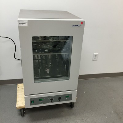 VWR 1575 Signature Benchtop Shaking Incubator
